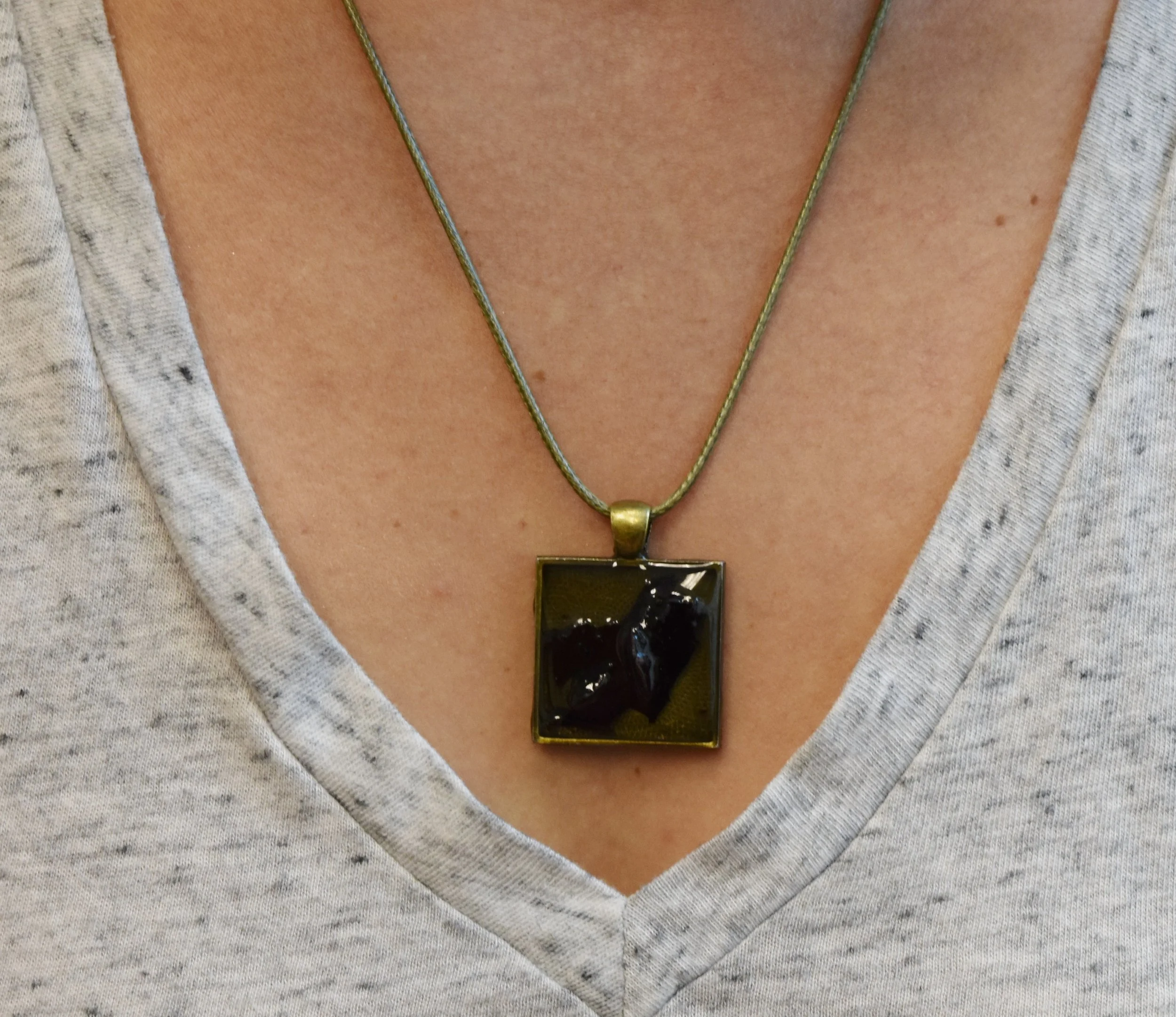 Strong art creations Rose pendant