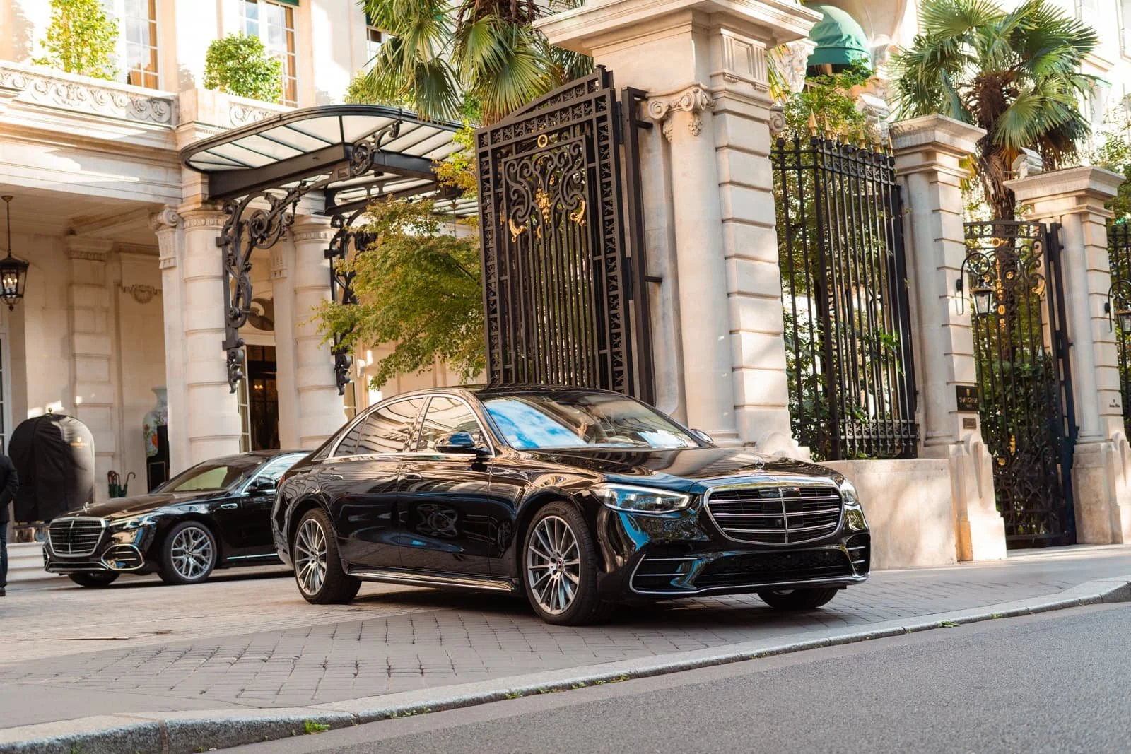 mercedes-classe-s-noire-palace-paris.jpg