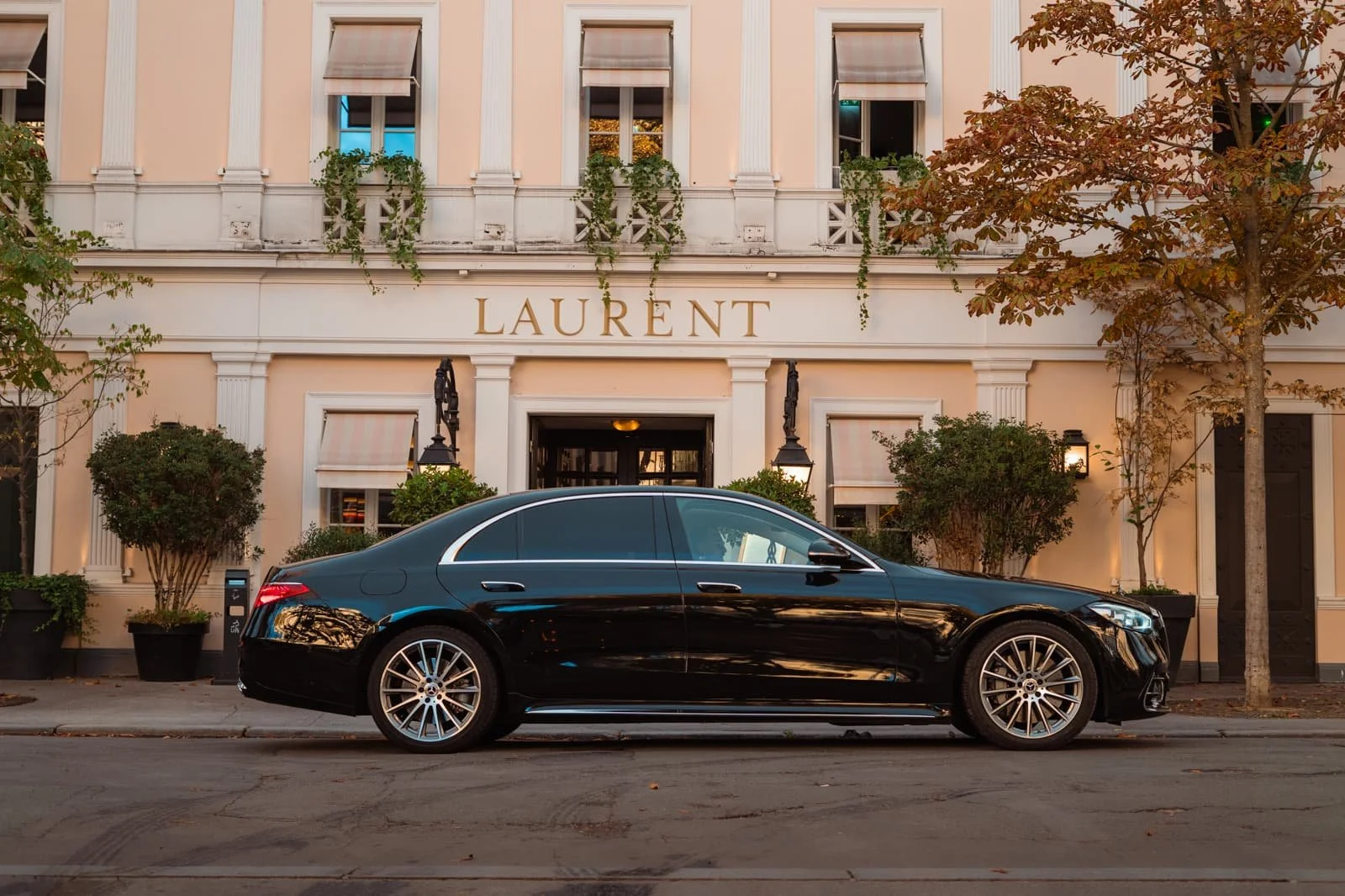 diner-chauffeur-classe-s-mercedes-restaurant-paris.jpg