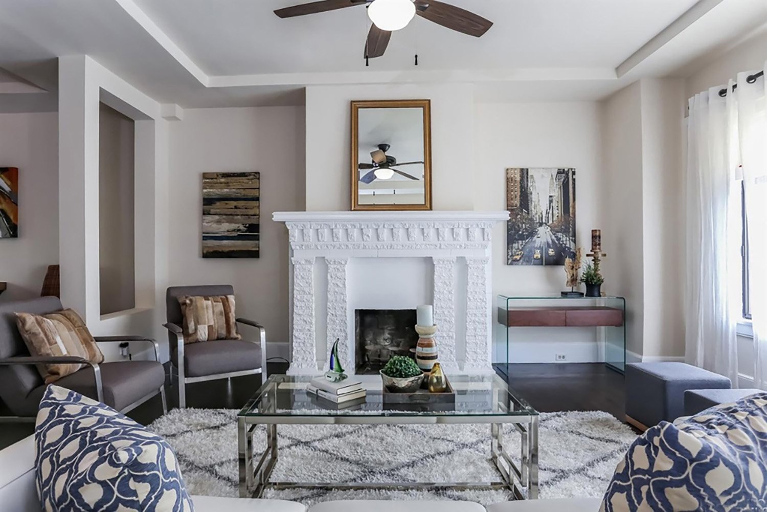 31-seattle-transitional-modern-livingroom-rich-textures.jpg