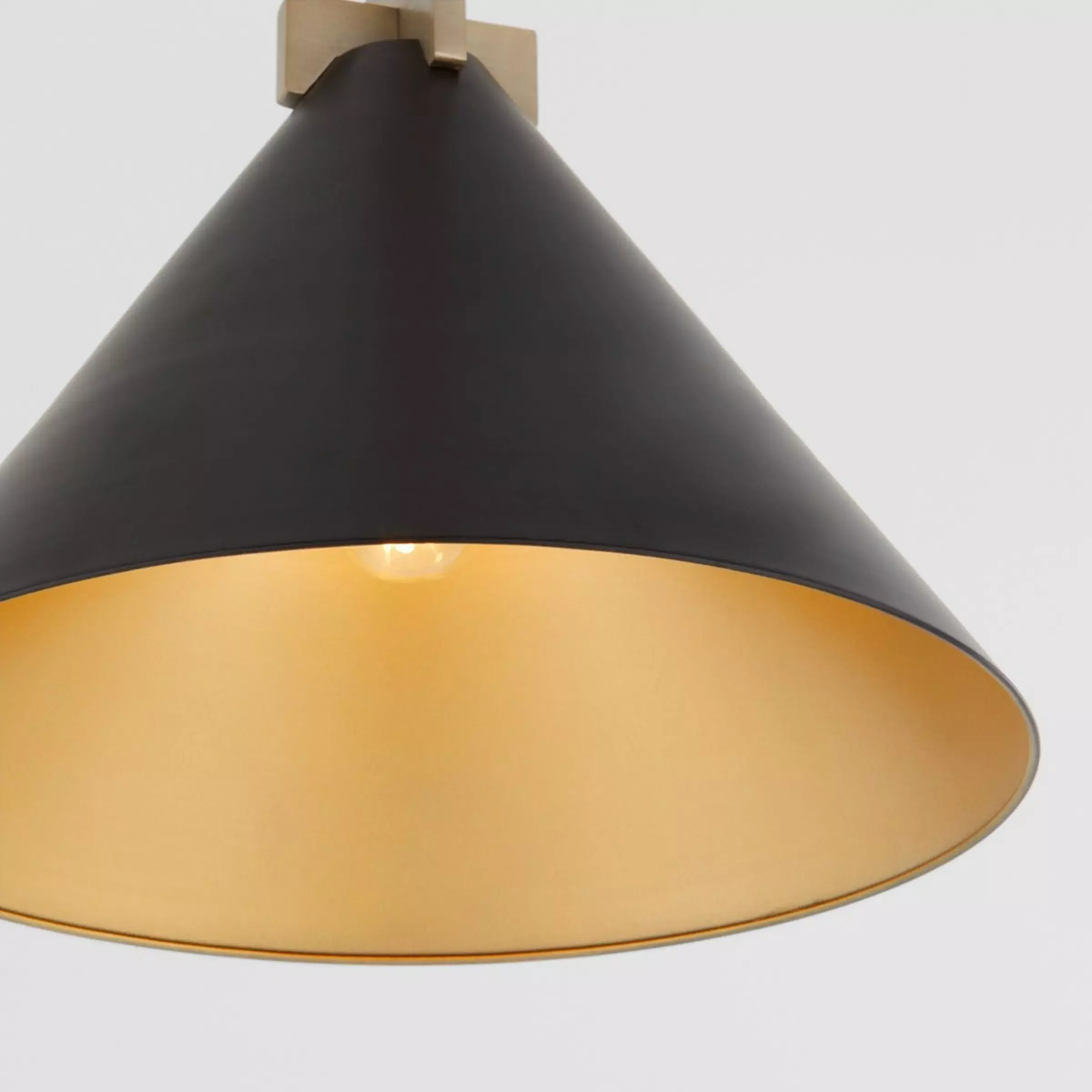 Binta-pendant-detail-lit.webp