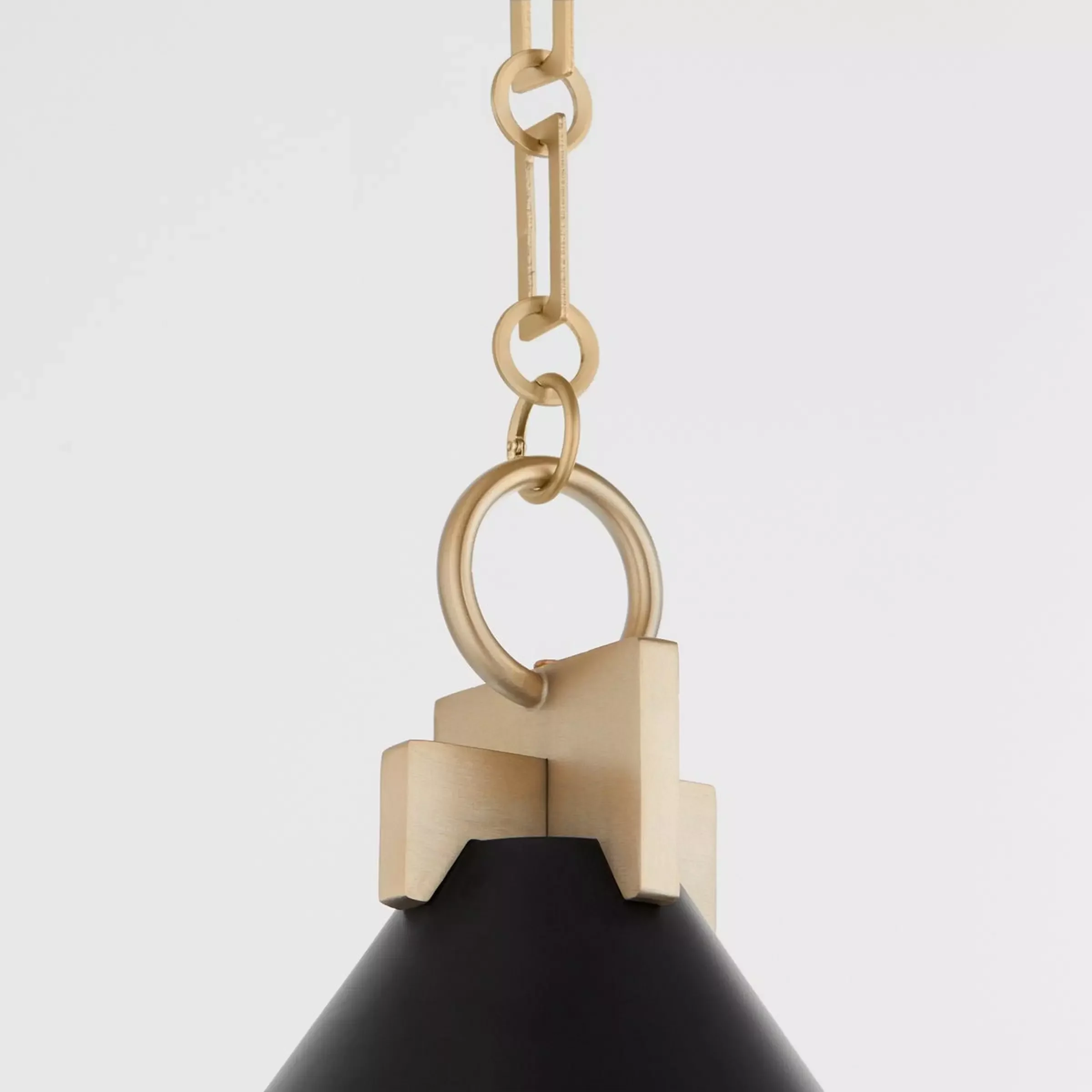 Binta-pendant-detail.webp