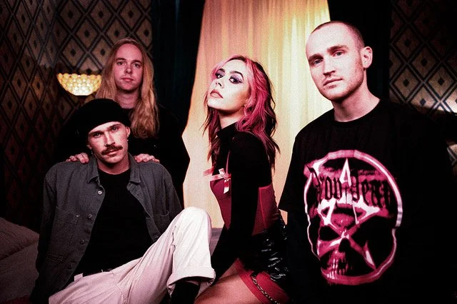 Video: Yours Truly - Lights On