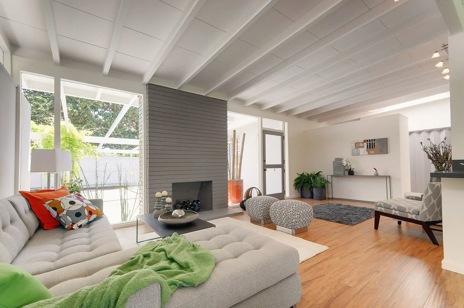 Living         1.jpg