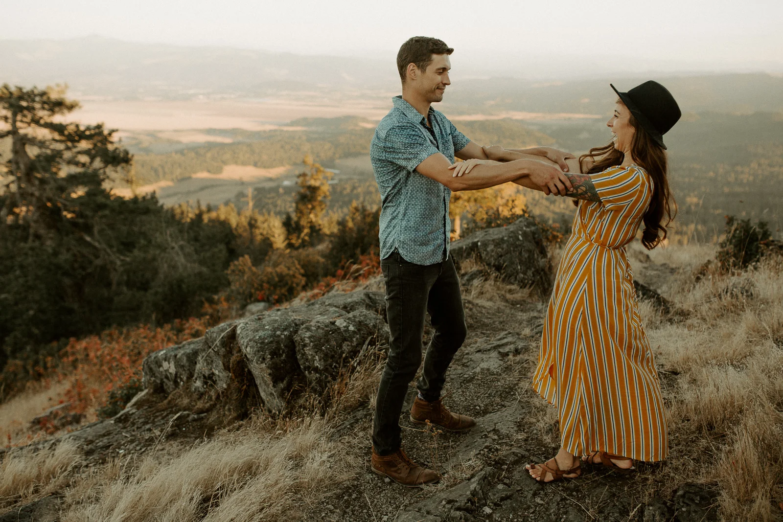 Luke Lambertson Photo_Oregon_AdventurousCouple_MarisaAndDanny_IMG-8353.jpg