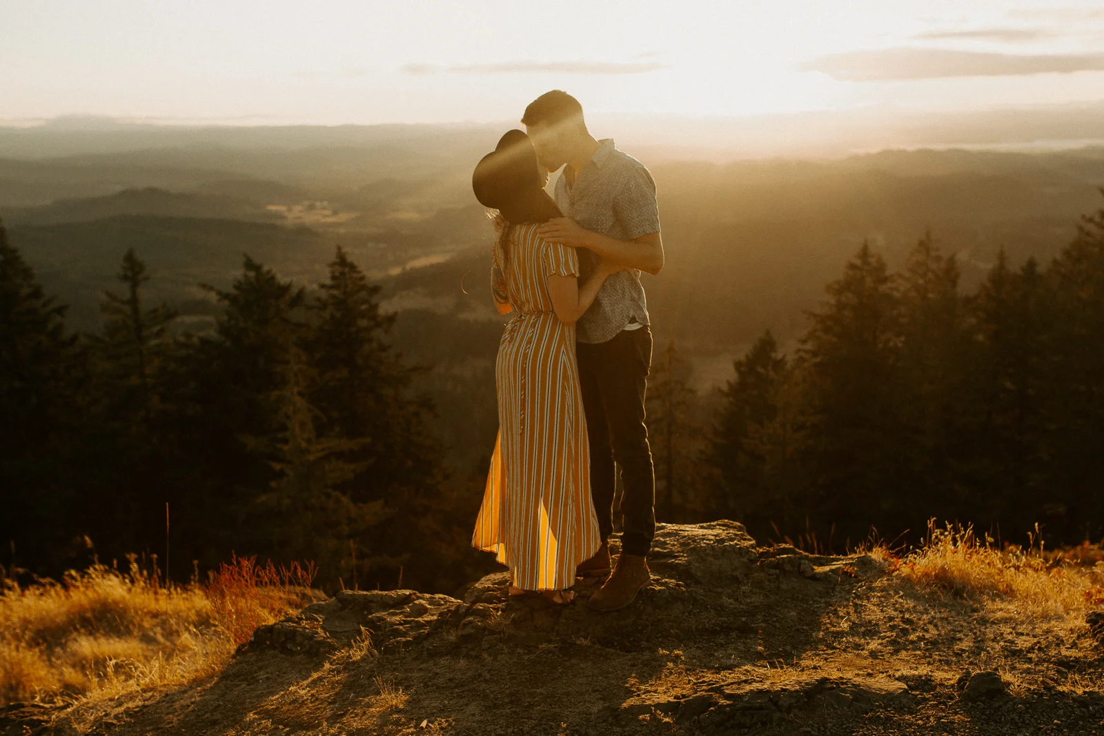 Luke Lambertson Photo_Oregon_AdventurousCouple_MarisaAndDanny_IMG-8471.jpg