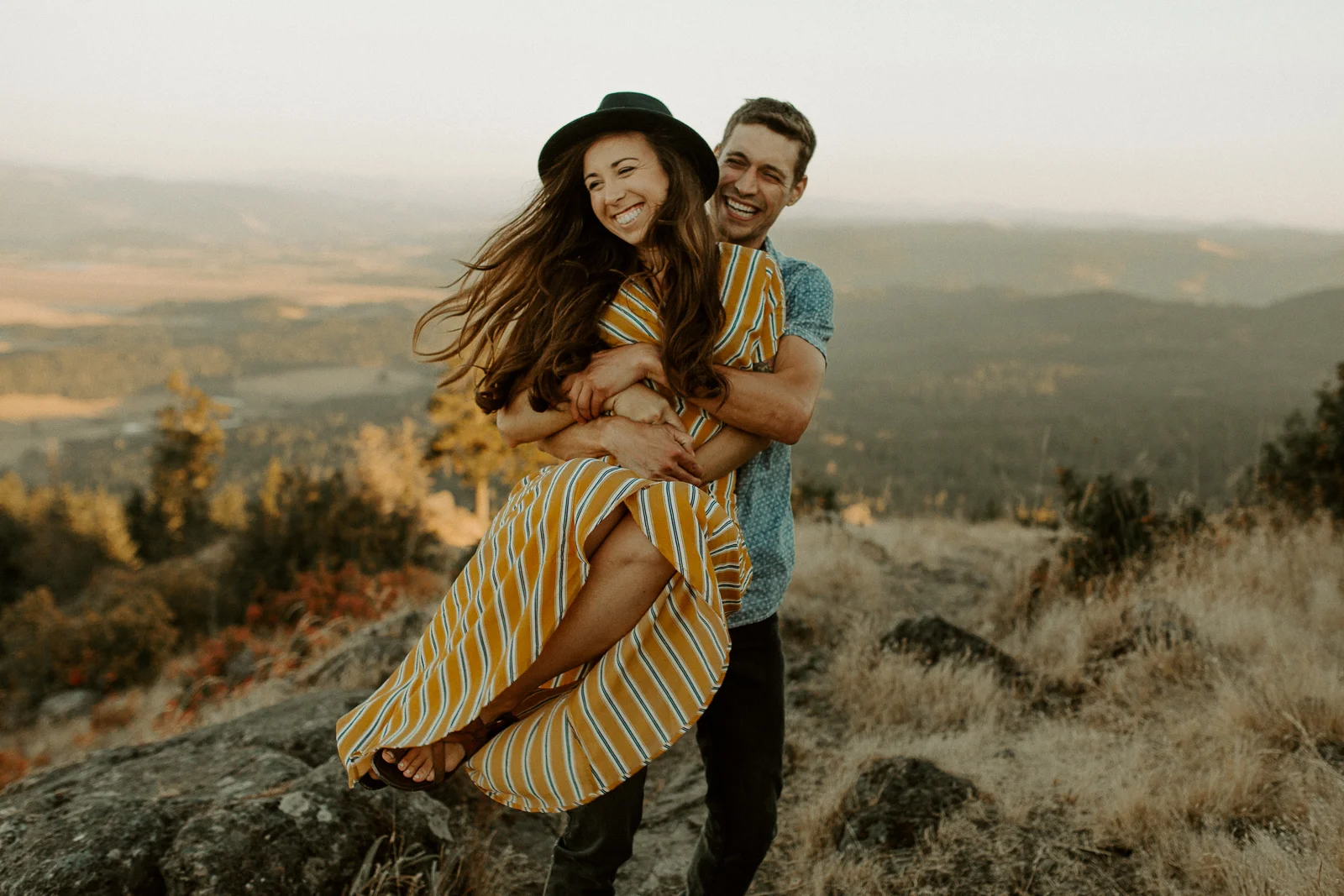 Luke Lambertson Photo_Oregon_AdventurousCouple_MarisaAndDanny_IMG-8389.jpg