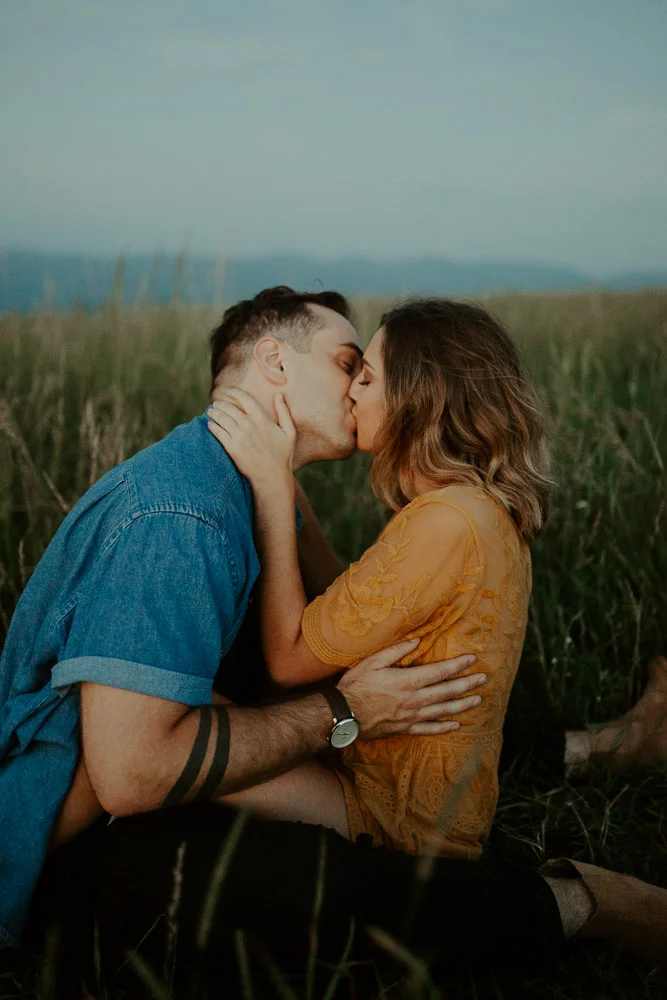 Luke Lambertson Photo_www.lukelambertson.co_Max Patch_Asheville,NC_ Adventure Couples Session_IMG_1627.jpg