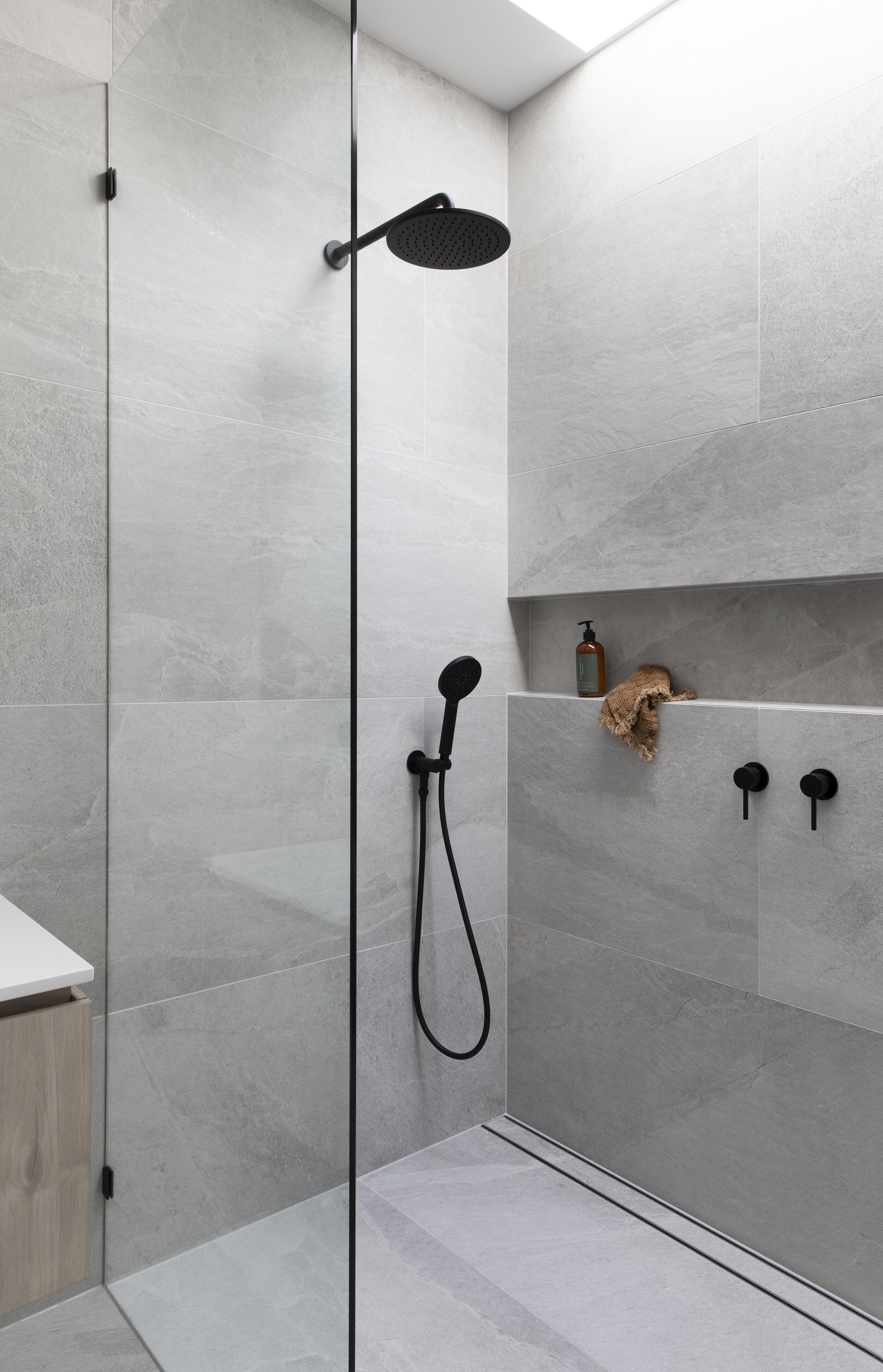 Can I Use Large Tiles In A Shower, Small Bathroom Big Tiles
