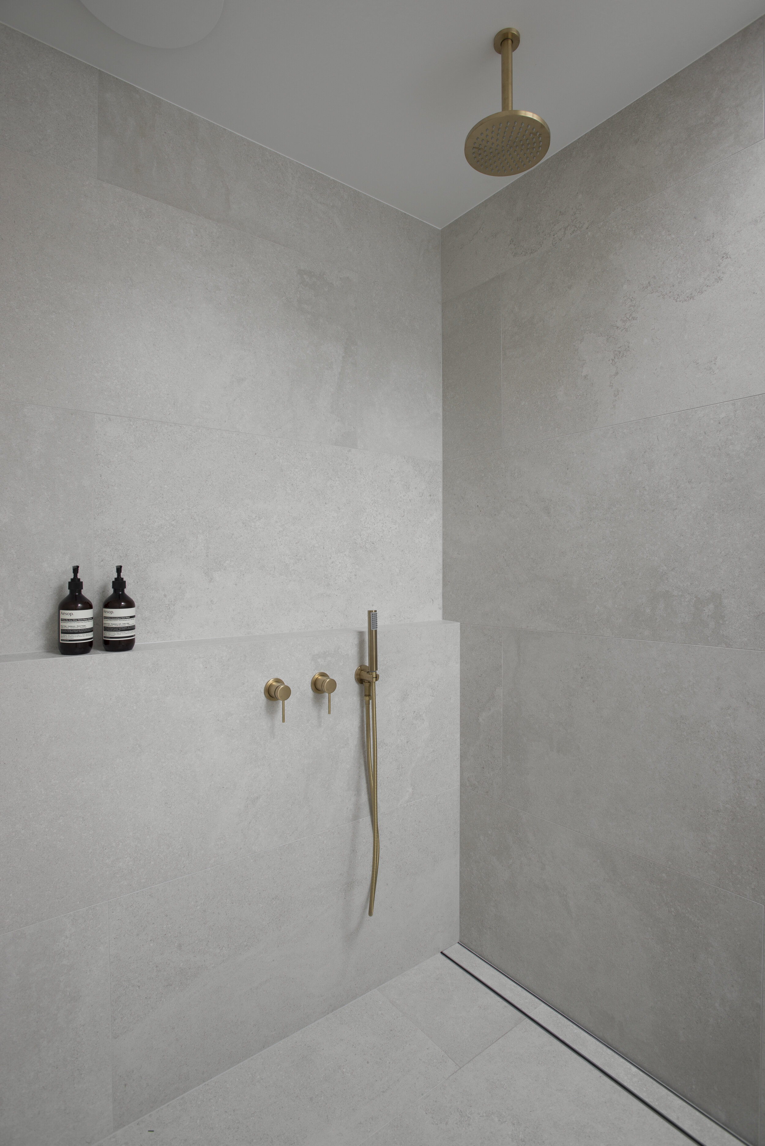 Shower Niche vs Shower Shelf — What's Really Best? Comparing Shower