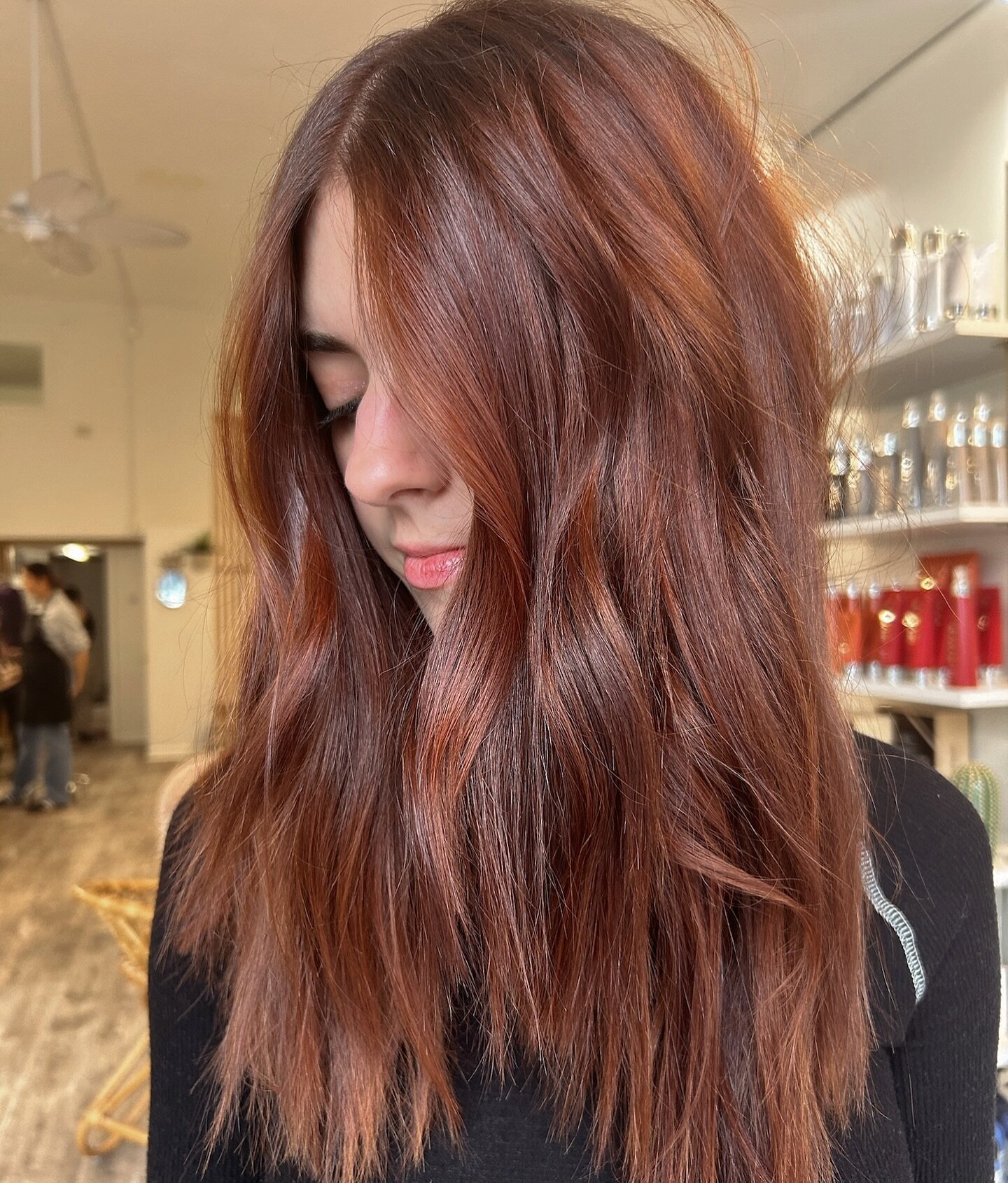 Red hotttt🍓🔥 by @mallory_scissorhands 

Services booked:
Partial Balayage + Haircut
*This service comes with with a gloss which is where Mallory spiced up this red mane

To book or find your stylist match, click the link in our bio!
.
.
.
.
#copper