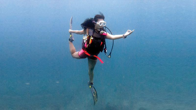 Mandalablue_yoga_scubadive_retrat_01.jpg