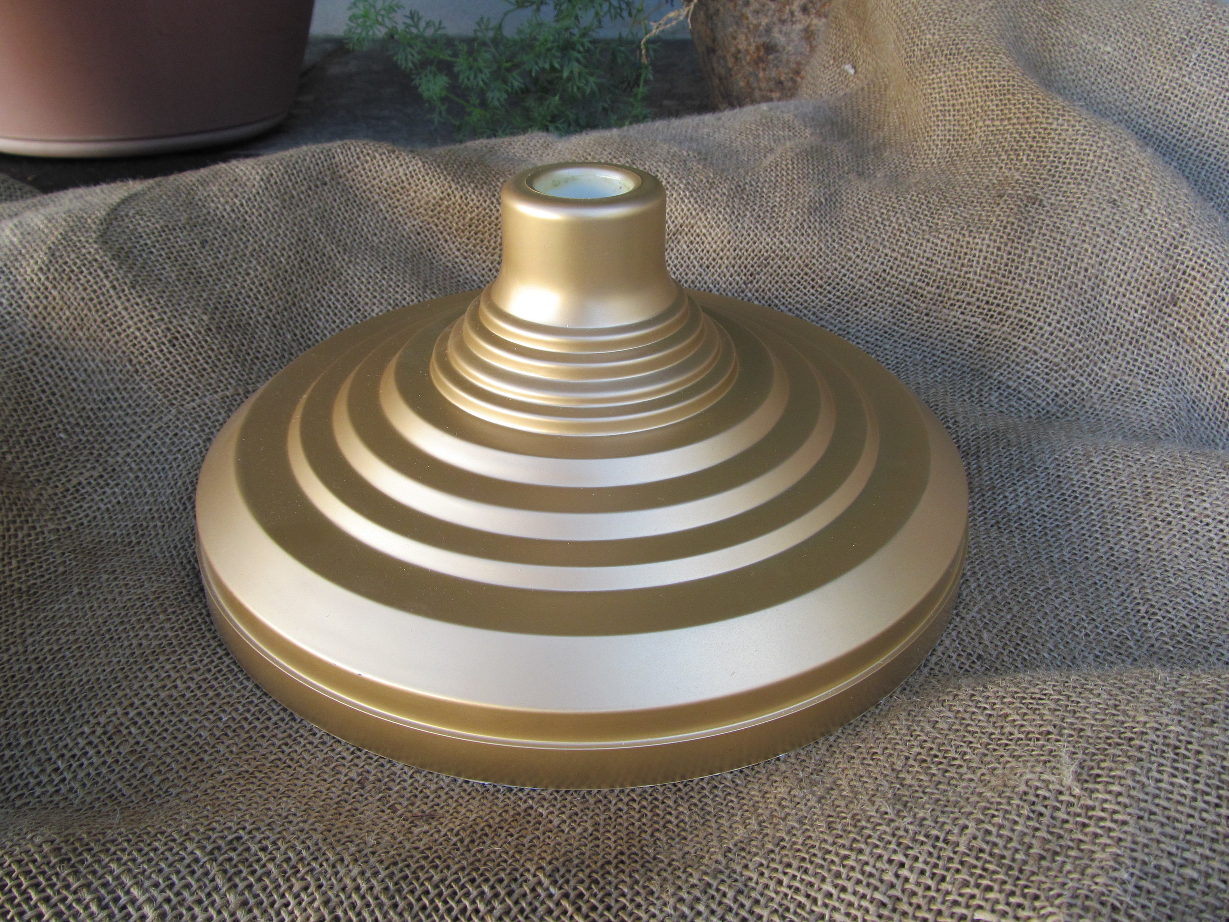8LB MATTE GOLD FLOOR STAND