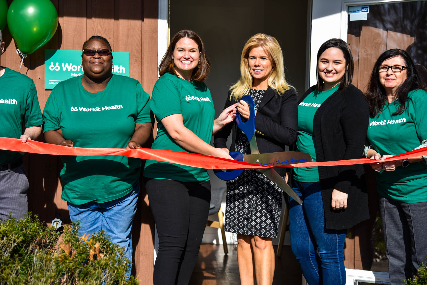 Hamilton’s Mayor, Kelly A. Yaede cuts the ribbon at Workit's New Jersey clinic.