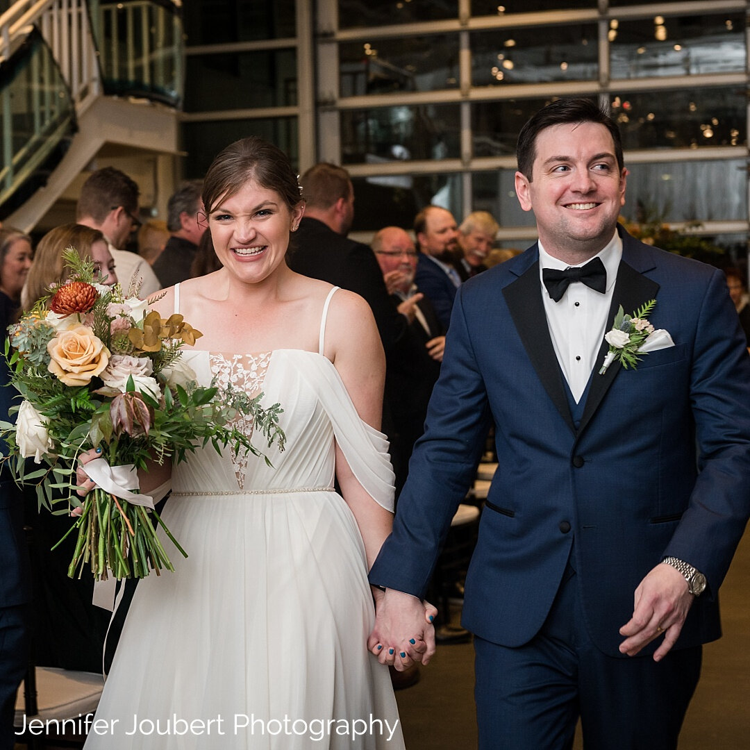 New blog post up now! Check out Nicole and Ben's unique wedding at Artists for Humanity in Boston! Flowers by the amazing @littlebloomsfloral​​​​​​​​
.​​​​​​​​
.​​​​​​​​
venue: @afhboston
getting ready: @cambriahotelboston
catering: @gourmetcaterersb