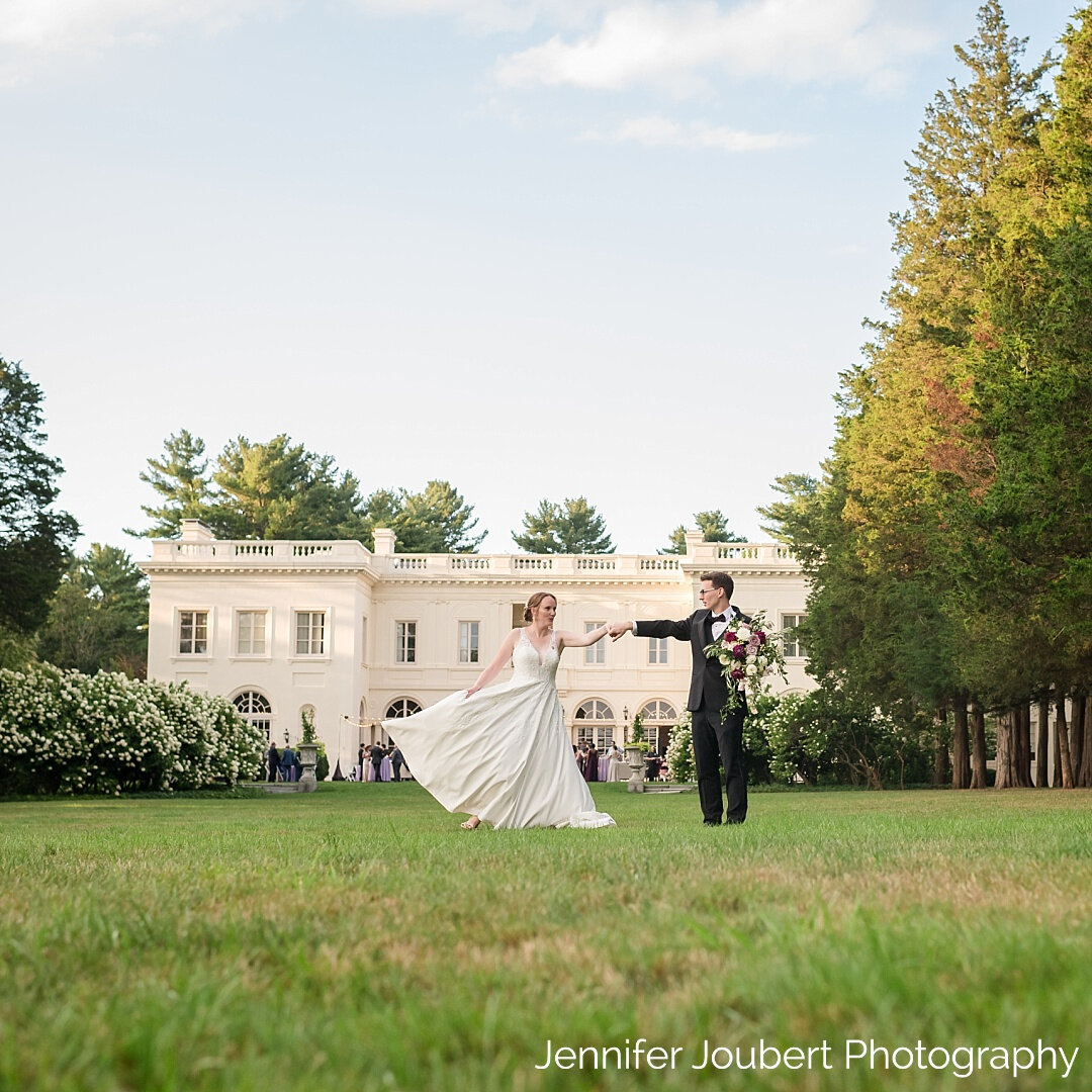 Carolyn + Wojciech's ridiculously beautiful wedding at the Wadsworth Mansion is on the blog today! ​​​​​​​​
.​​​​​​​​
.​​​​​​​​
.​​​​​​​​
@athymetocook​​​​​​​​
@earthblossomsflowers​​​​​​​​
@simplygorgeousbyerin @thewadsworthmansion​​​​​​​​
@theconne