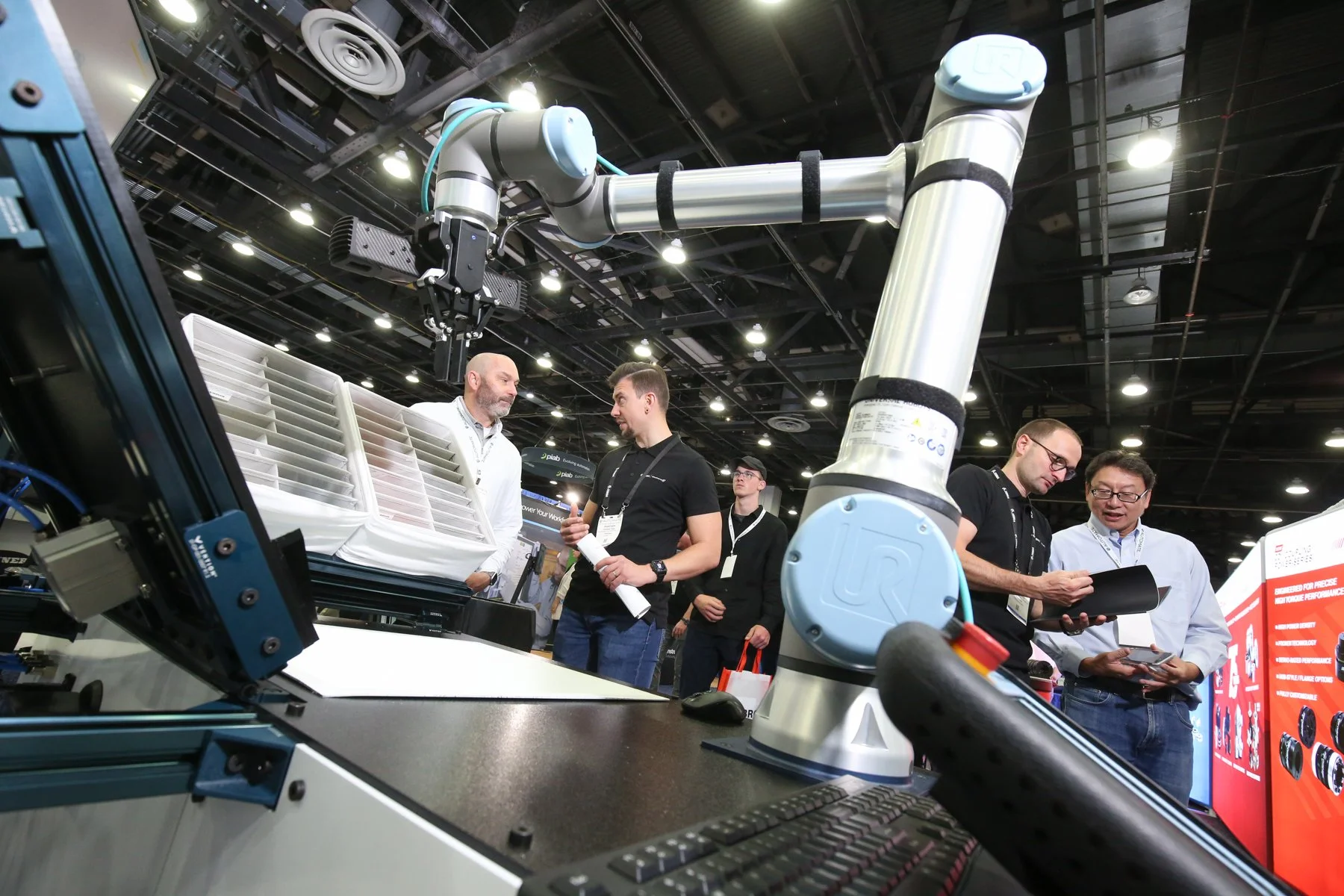 Showfloor Web-142.jpg