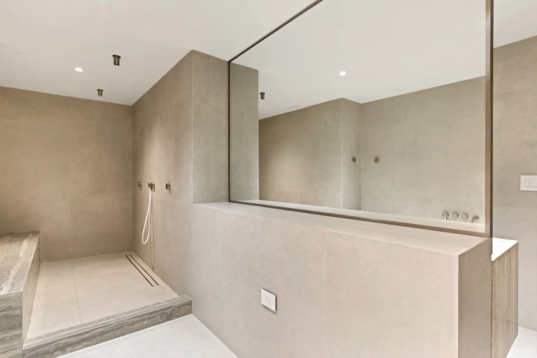 201 E Chestnut Web-11.jpg
