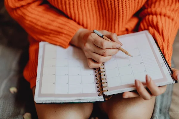 calendar-close-up-daily-planner-1898291.jpg