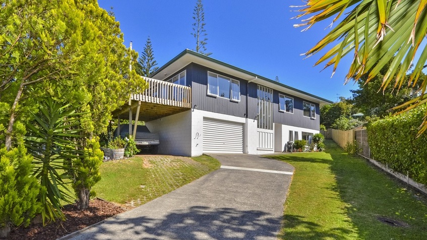 38 Awaruku Road, Torbay.