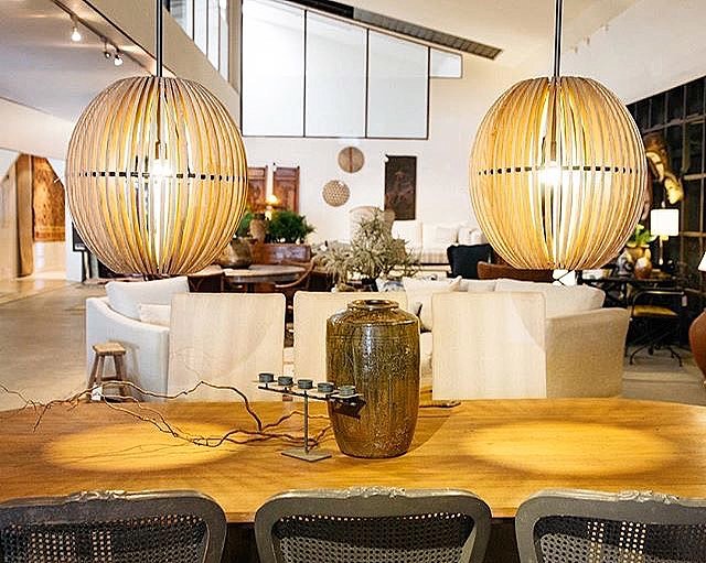 Statement lighting and custom timber dining tables 🙌🏼 Visit the @laverandah team to chat about designing the perfect pieces for your home ✨
.
.
.
.
.
#lights #pendantlights #timber #diningtable #coffeetable #furniture #natural #rustic #antique #spr