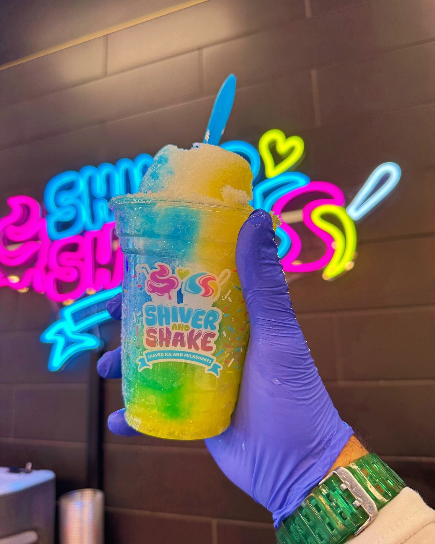 Who&rsquo;s ready to give this one a try? This is a tropical blend of Blue Raz, Coconut, and Pi&ntilde;a Colada! 😍

Our top three names for this creation are:

A. Beach Bum
B. Summer Bliss
C. Beach Side Vibes

Which one should we go with? Let us kno