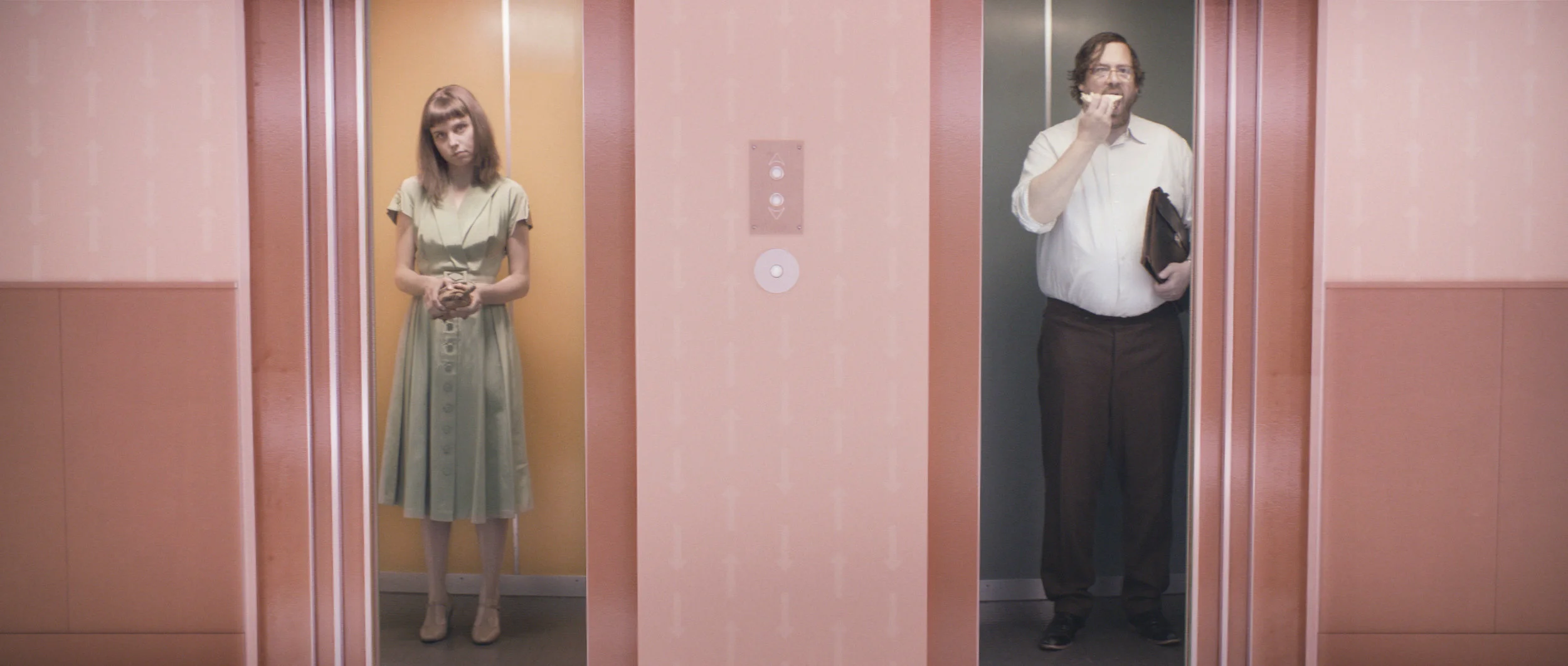 The Man With A Coin_Still_03_Fahrstuhl_neu neu.jpg