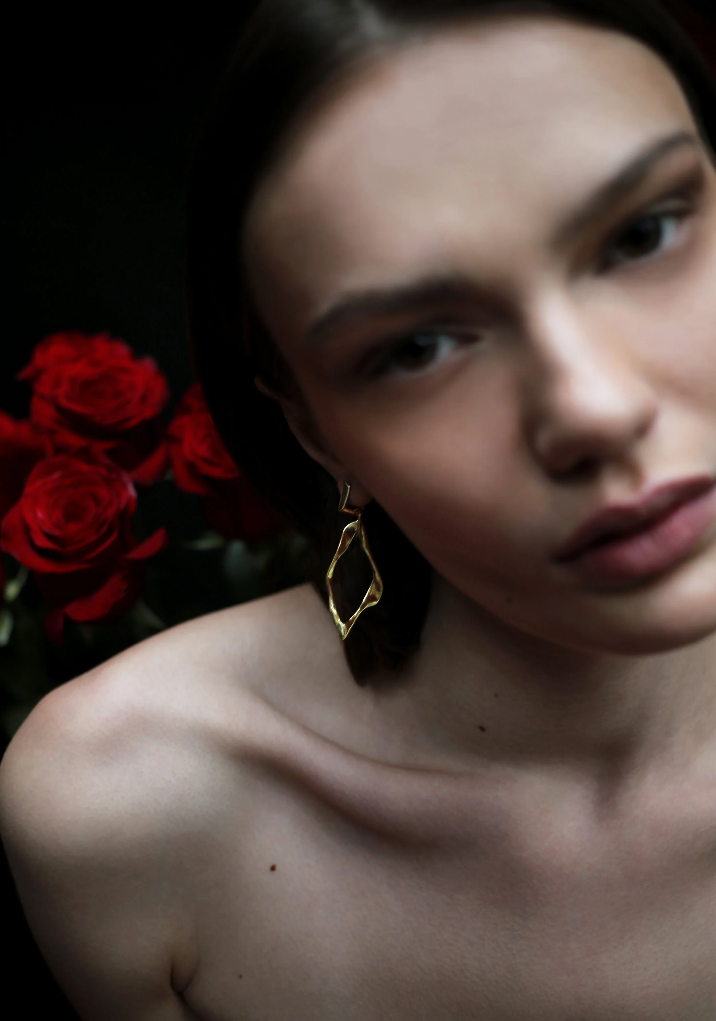 The 'VIOLET' small earrings • gold