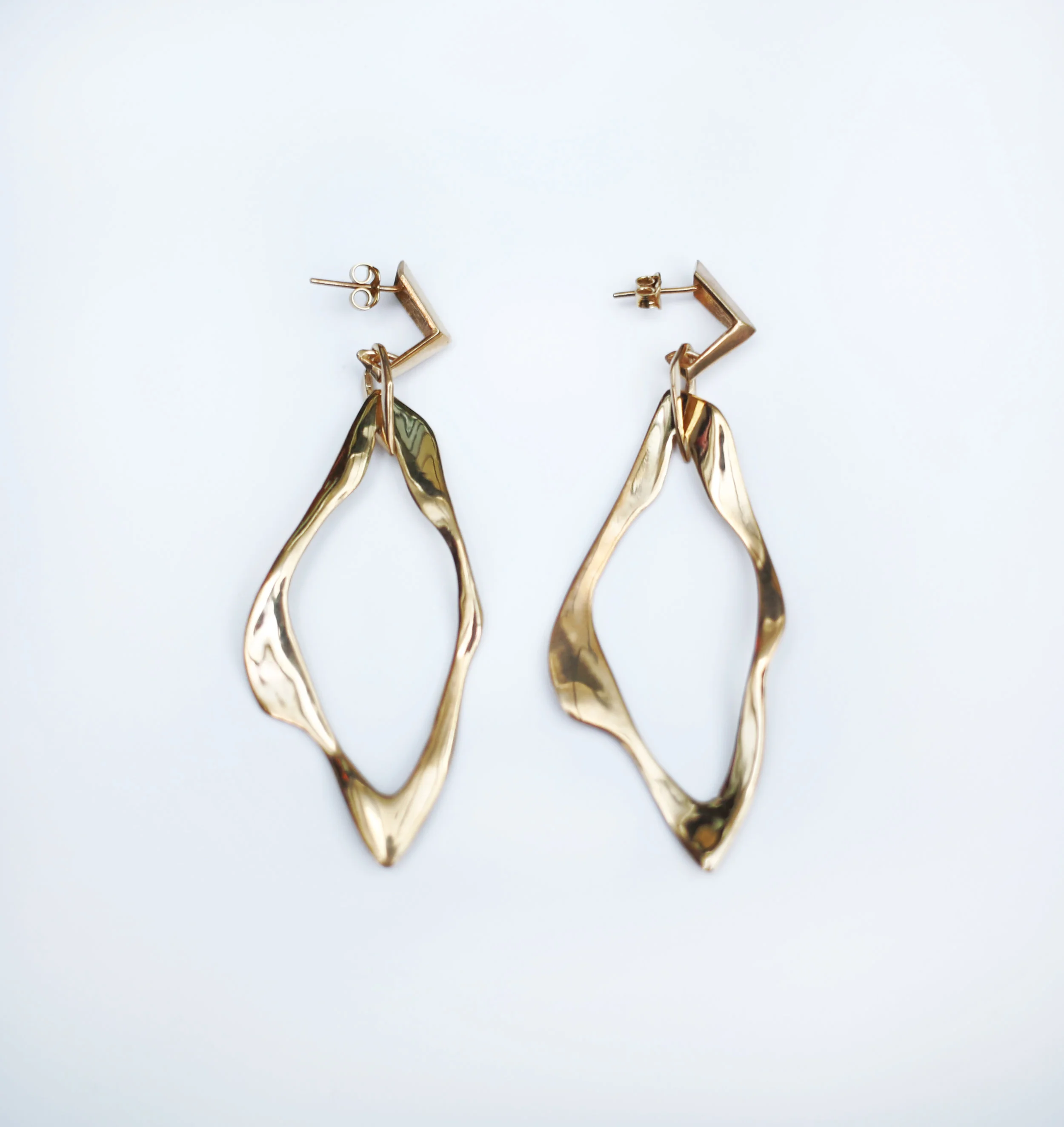 The 'VIOLET' large earrings • gold