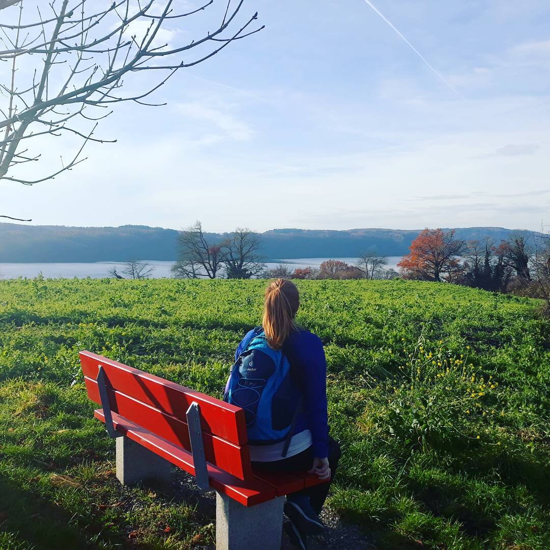 I love getting out into nature for a hike- to enjoy the sunshine and fresh air. Being outside just seems to allow ideas to flow and stress to melt, don't you agree?

#positivepsychologycoaching #expatcoach #hikingadventures #blueskies #bythelake #glo