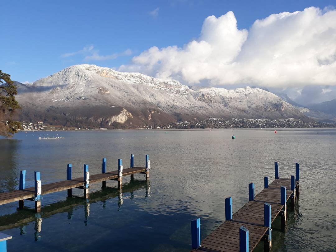 &quot;Celebrate what you want to see more of&quot;- Tom Peters

#positivepsychologycoaching #transitioncoach #expatcoach #expat #lakesideview #snowcappedmountains #blueskies #globalnomad