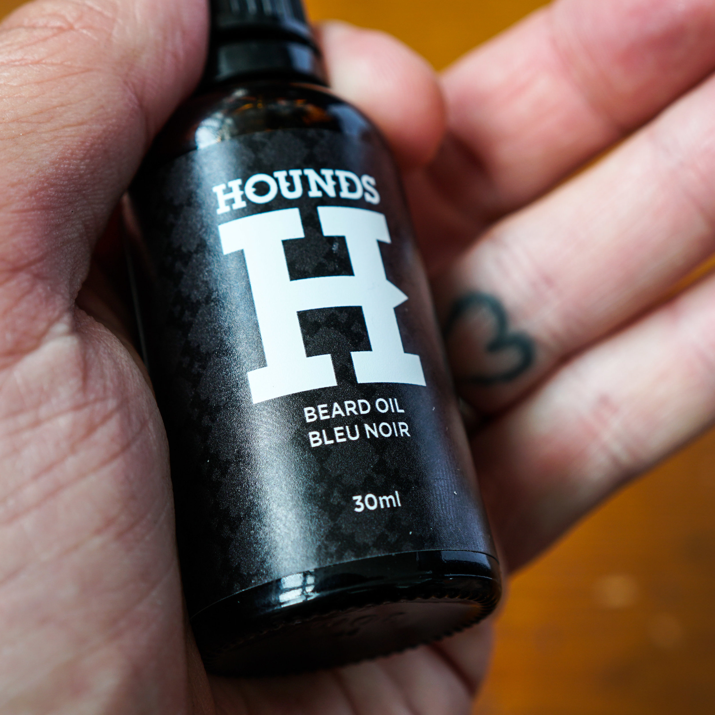 hounds barbers oil bleu noir product 2.jpg