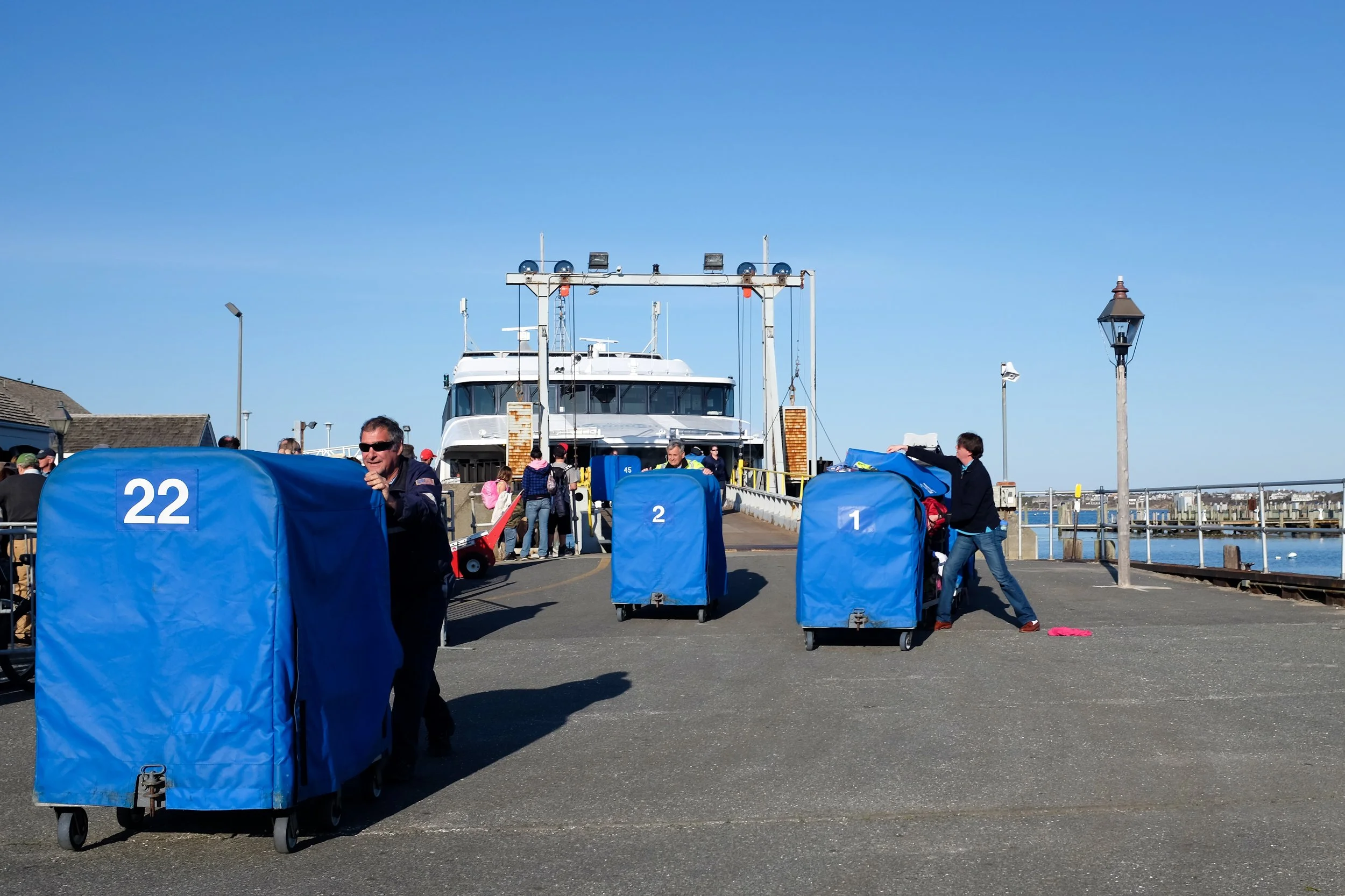 Iyannough Unloading (GH).jpg
