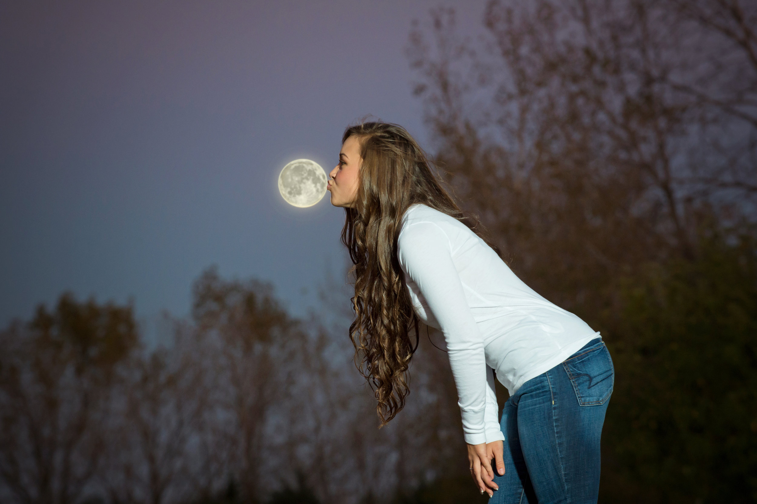 RMP_7514 kiss the moon.jpg