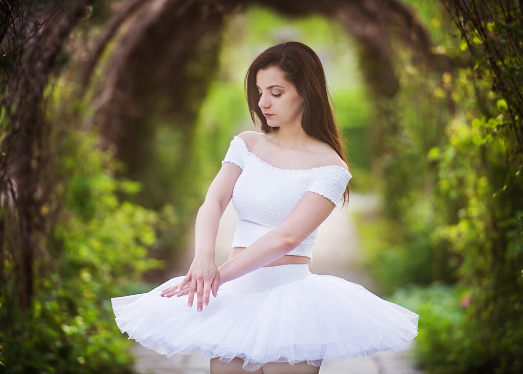 ballerina-in-park-1912-web.jpg