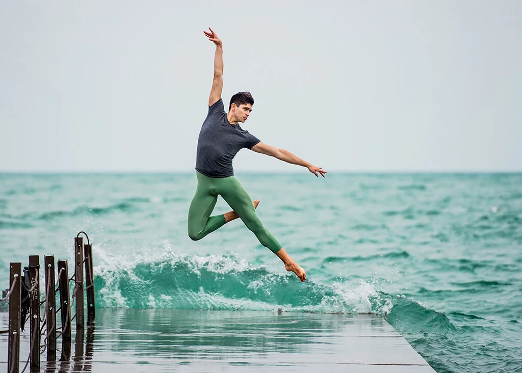 dancer-leaping-with-waves-1574-web.jpg