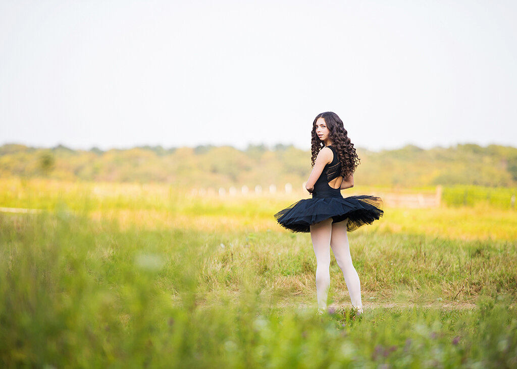 ballerina-in-the-field-7031 web.jpg