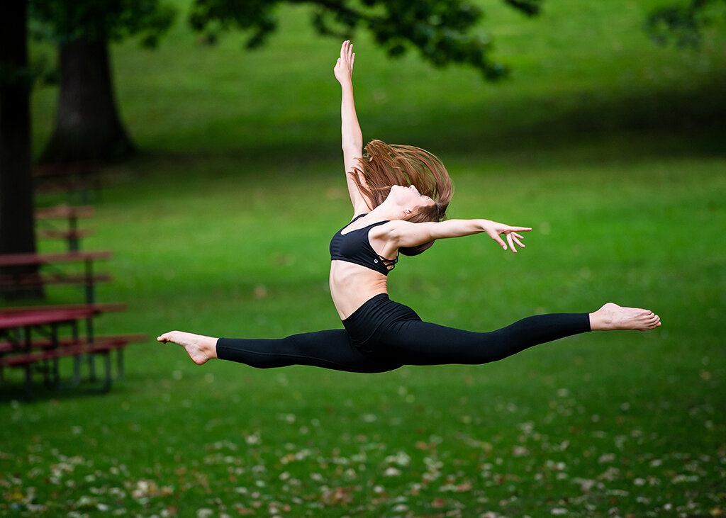 dancer-leaping-in-the-park-6046-web.jpg