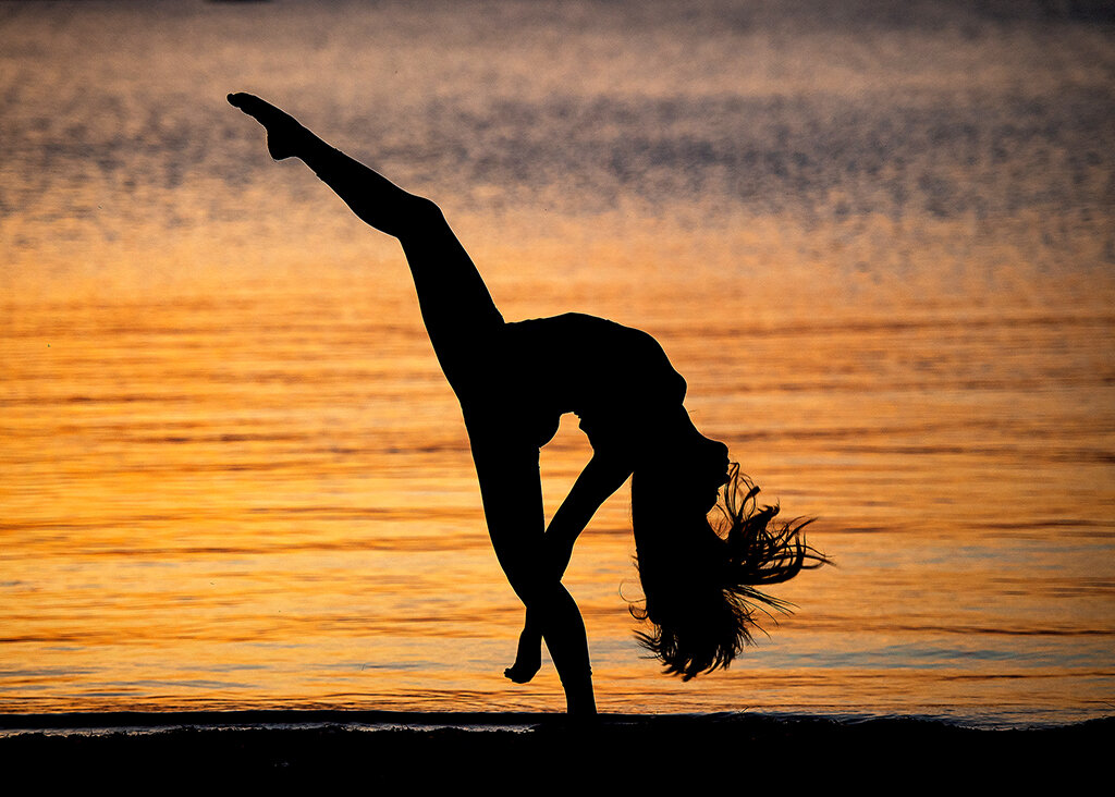dancer-silhouette-water-sunset-7262-web.jpg