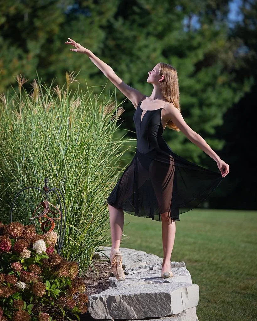 Check out this beautiful shot of Olivia on location!

Photos: @ronmckinneyphoto
Dancer: @olivia_dancer.georgy 
Studio: @engagedanceacademy 

#dancephotography #dancephotooftheday #dancephotos #dancephotographer #dancephoto #dancephotoshoot #outdoorph