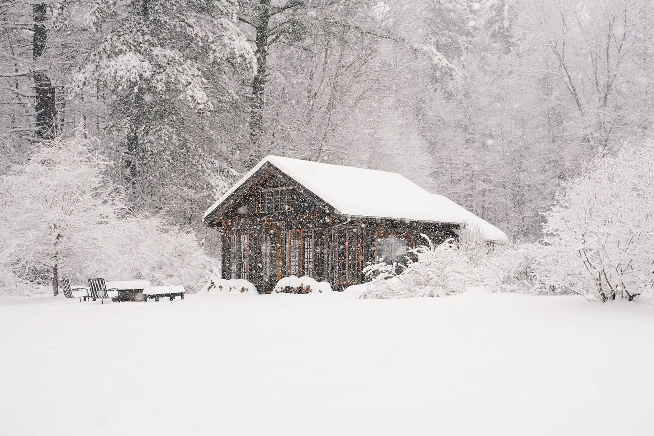 Catskills winter magic ❄️❄️❄️ Join us Sunday and Monday from 4pm Happy Hour: $6 beer &amp; wine; 1/2 price apps, and linger for dinner and dessert. Cozy up by the fire in the lounge with something tasty!
.
.
.
📷 @shivermebitters #foxfiremountainhous