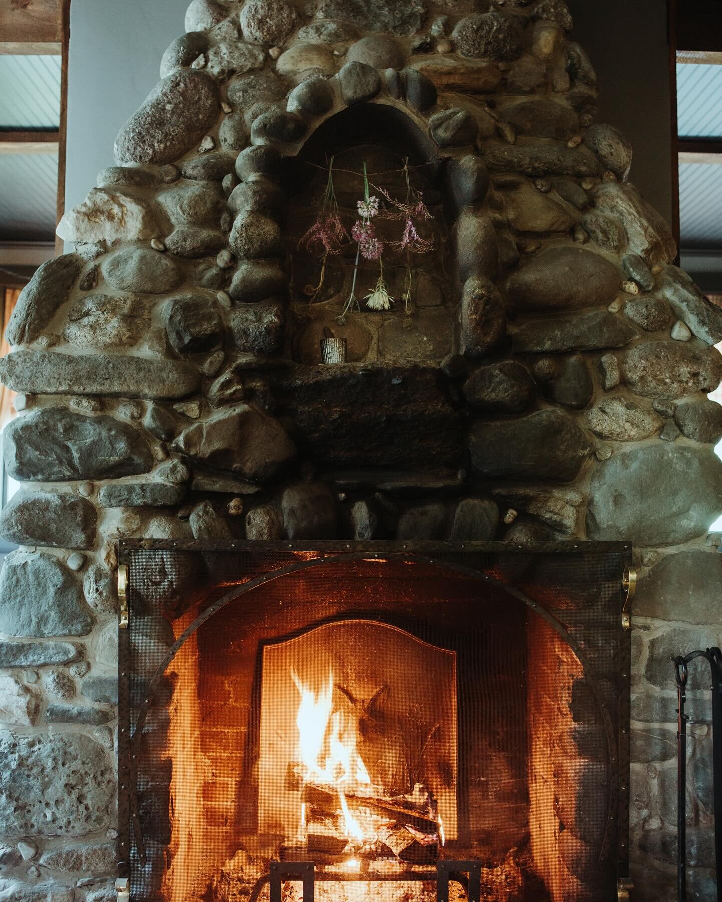 Right now, the fires are still blazing but Spring is coming quick this year and we&rsquo;re looking forward to getting back into the gardens.
📷 @ardenwray 
.
.
.
#foxfiremountainhouse #catskillsny #mttremper #catskillshotel #catskillshotels #whereto