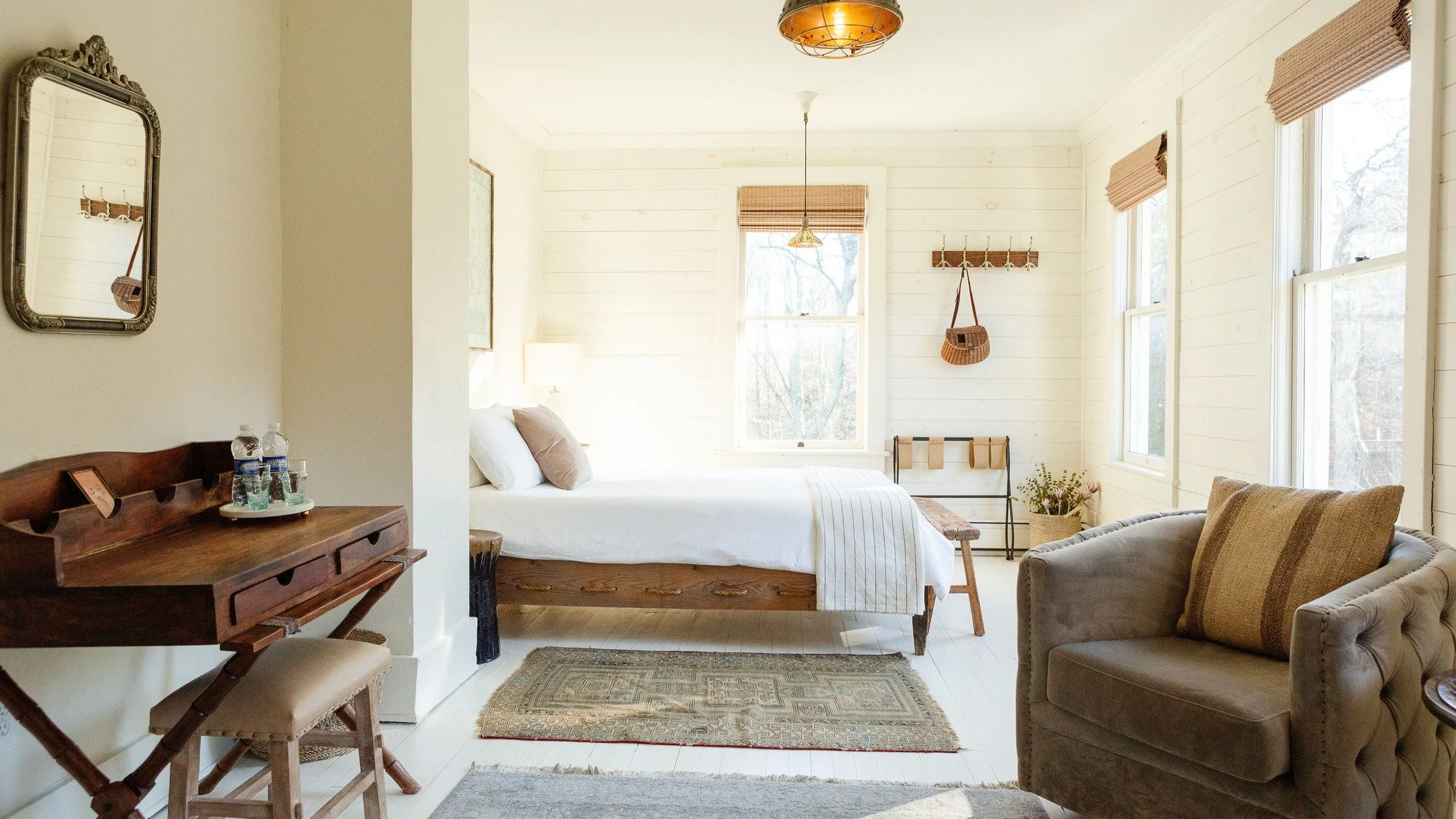 March is a beautiful time to disappear to the Catskills 🌱🌔

The mornings are quiet, the coffee is strong, and breakfast tends to linger a little longer.

For the remainder of the month, March room rates begin at $175, including breakfast.

If you&r