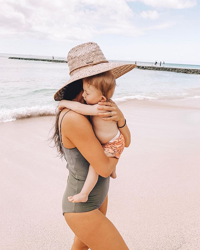 ✨Milestone Alert✨ 
So many happy squeezes today (and everyday tbh) because little man can officially identify 3 body parts! We&rsquo;ve been working hard on parts of the face because he LOVES looking at faces. Swipe to see! #babymilestone #mybraveboy