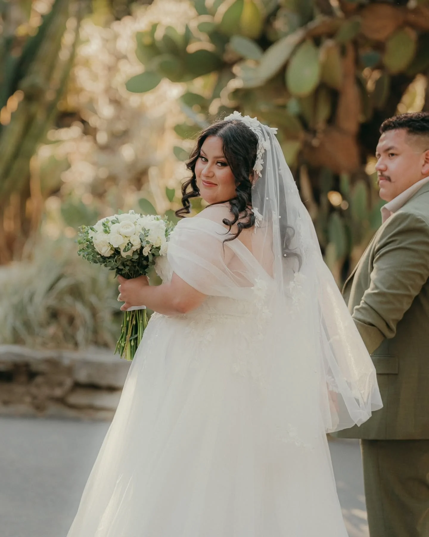 A beautiful elopement in the heart of Sacramento. The cactus garden was beautiful this time of year.

The Robles 🤍💍