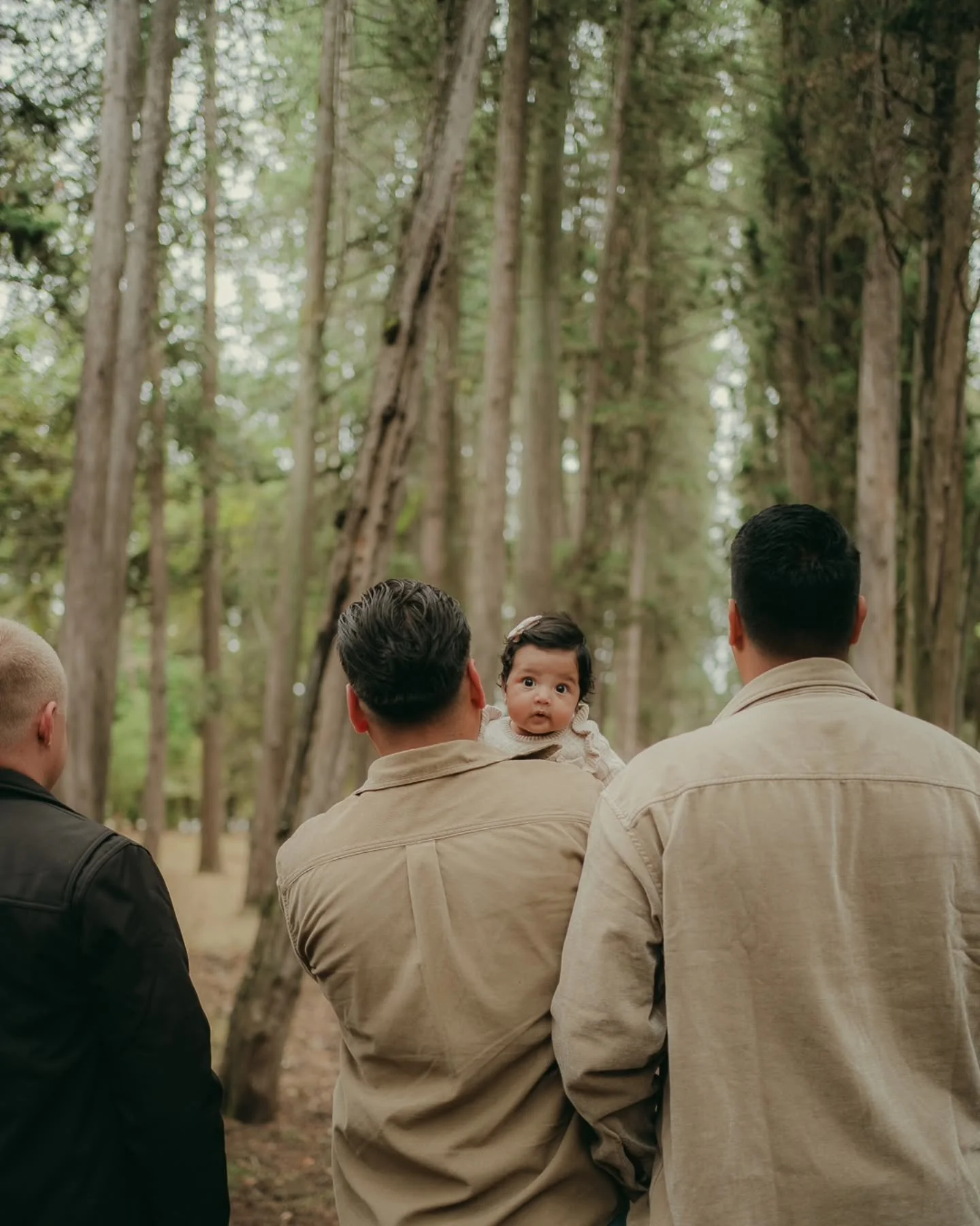 A new baby in the family is a good excuse to get those updated photos done 🤍 ✨

Selena + family