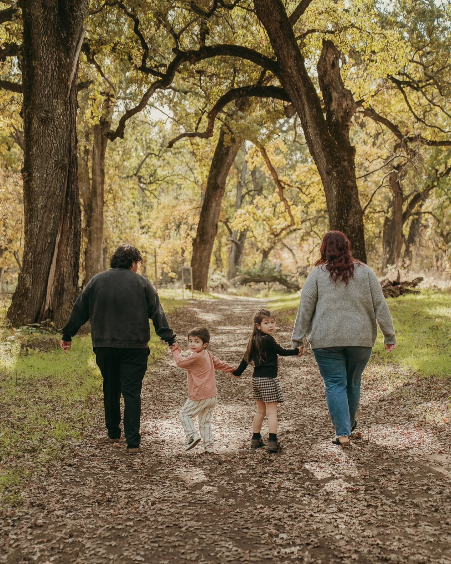 Chico was showing off for us this day 🍂🤎

Natalie + Family