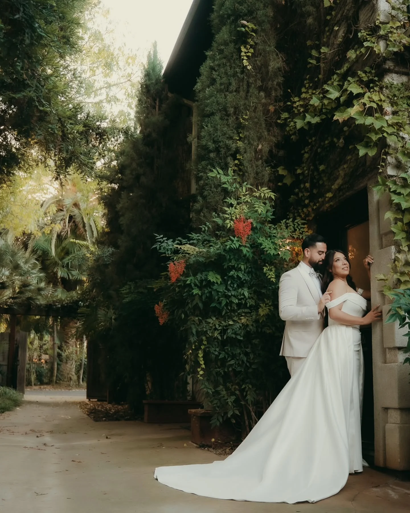 Jose + Esmeralda 🤍

@thepalmschico 
@wedodesigns 
@esme_evergreen 
@buttecreekbbq 
@queuedmemories 
@_daisyvang_ 
@cakes_byflo 
@glamouralchemyy 
@jasminesmusica
@byjayare