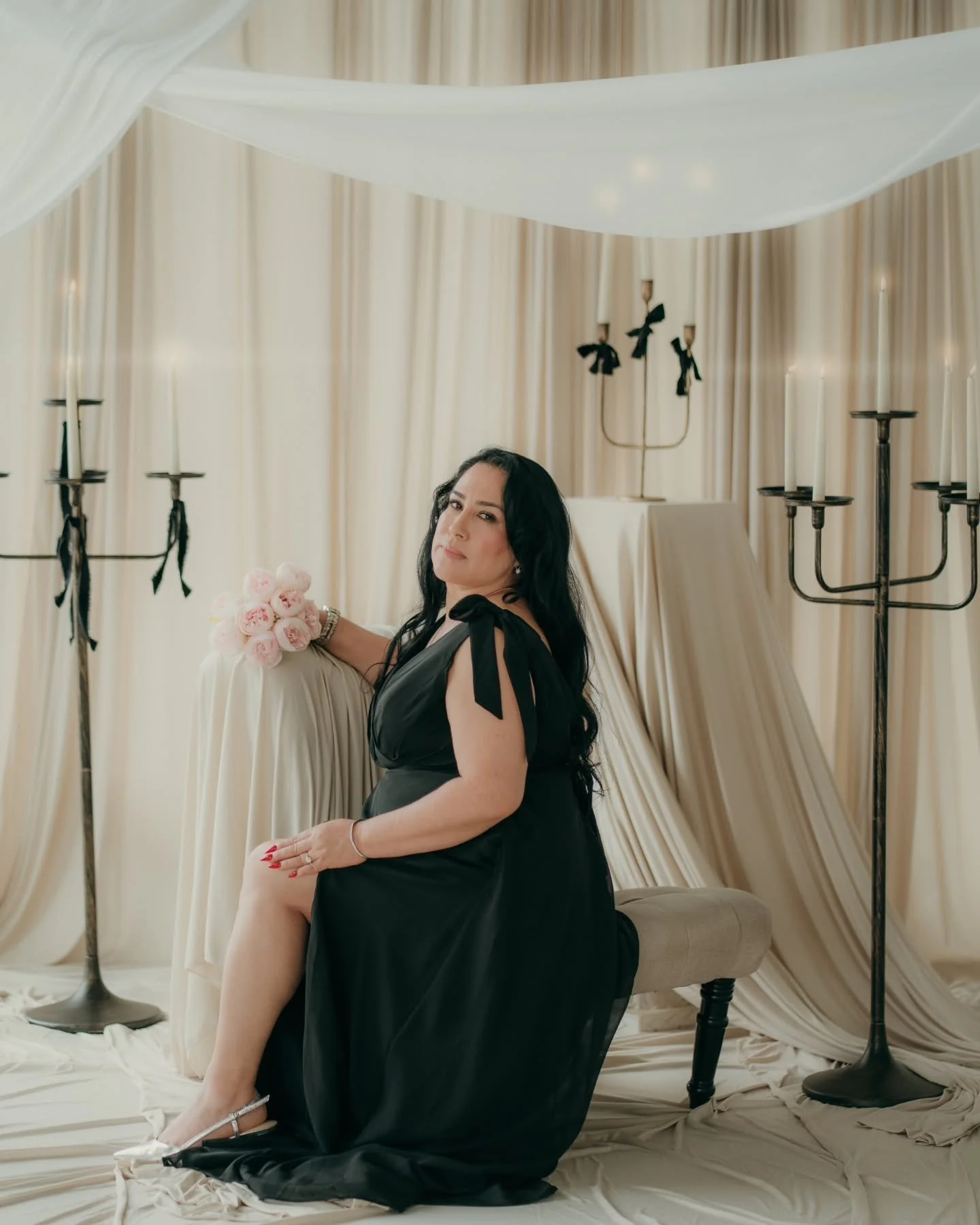 A photoshoot fit for a queen 👑 🖤

@cloudsocial_chico