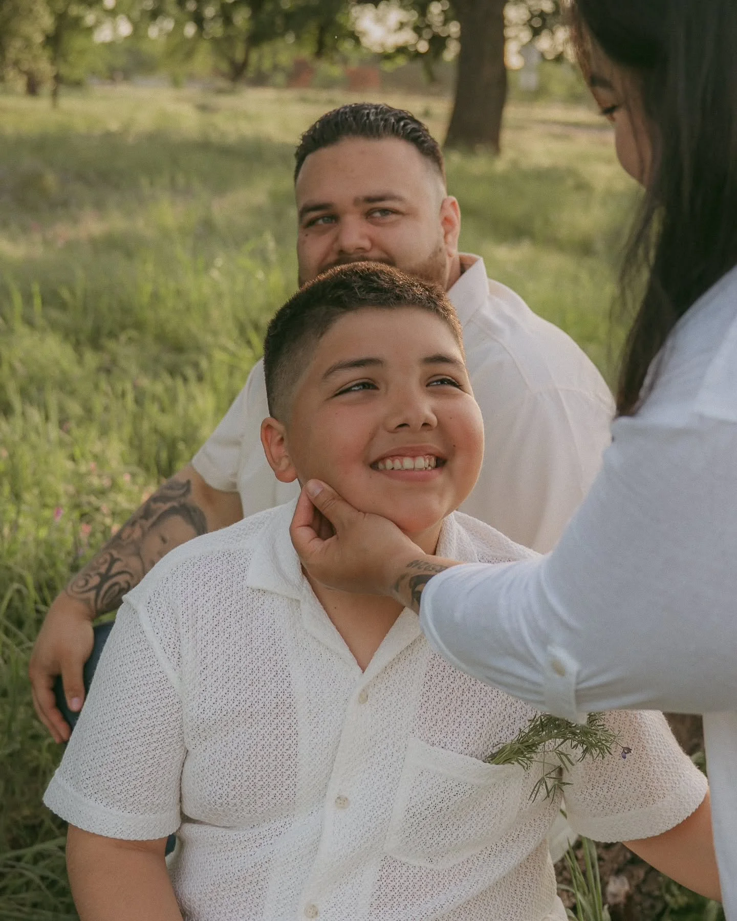 The face hold; one of my favorite prompts with Mom and her kiddos. Forever your baby they'll be. 🤎